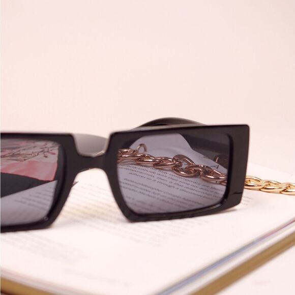 Black Oversized Retro Rectangle Fashion Sunglasses - Picture 7 of 8